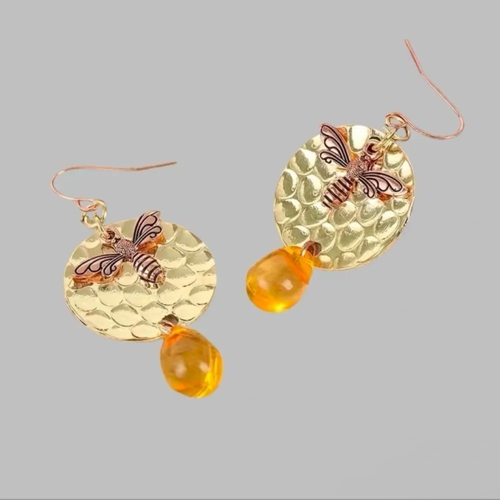 Vintage Gothic Copper Bumble Bee Earrings - Picture 8 of 10
